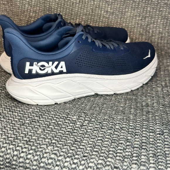 Hoka Arahi 7 Navy Blue and White Lightweight Running Shoes - Picture 9 of 9